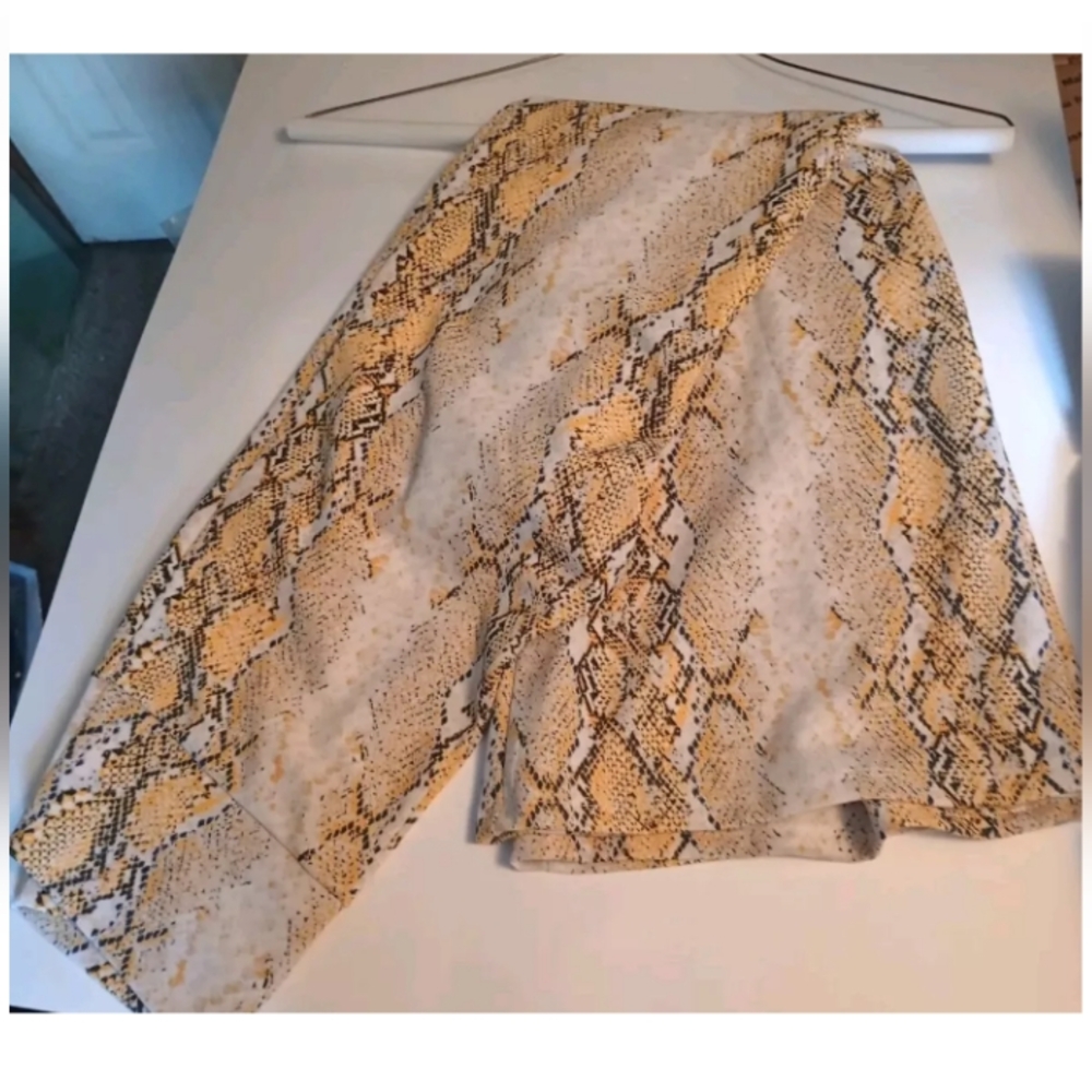 Yoyo Yellow Snake Print Yoga Pants Size 5 Flare Legs